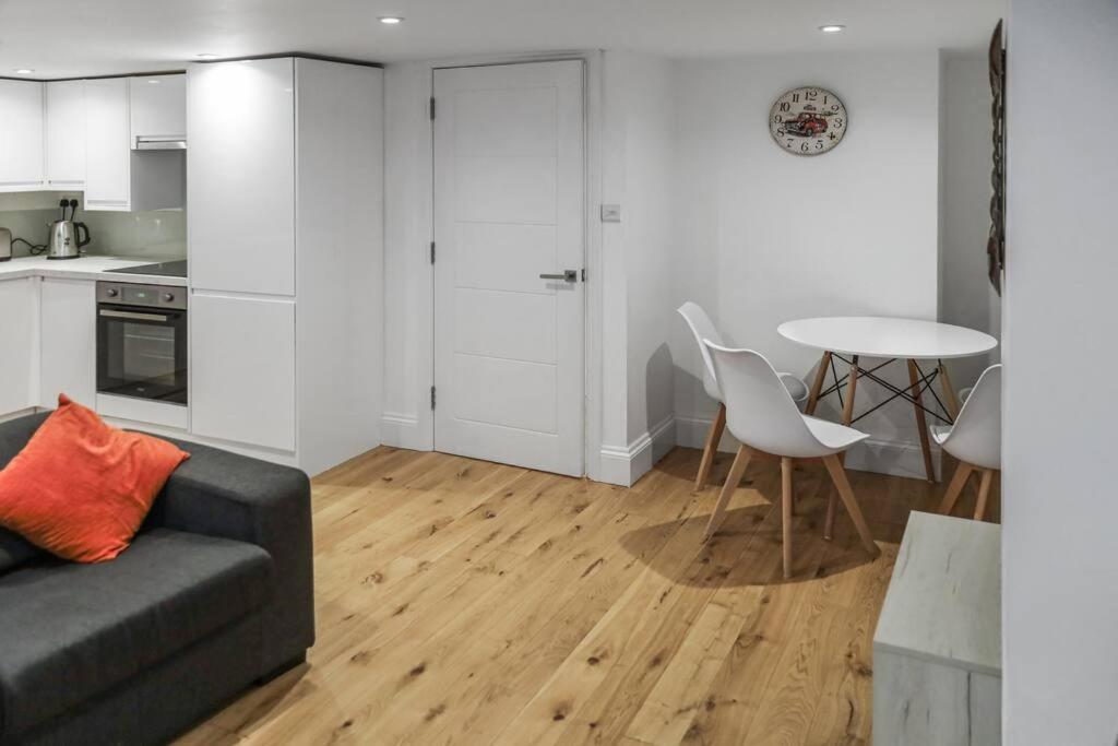 Cosy 1-Bdr W/ Free Parking In Central ريدينج المظهر الخارجي الصورة